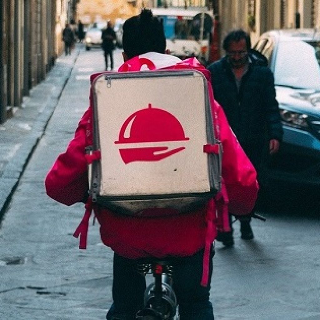 ilustração entregador de pizza